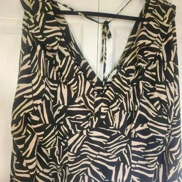 Reitman's Signature Plus Size V-Front & Back Polyester Ruffle Blouse Size 2x - Picture 2 of 13